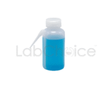 Plastic wash bottle with fixed straw, squeezable lab bottle for dispensing liquids